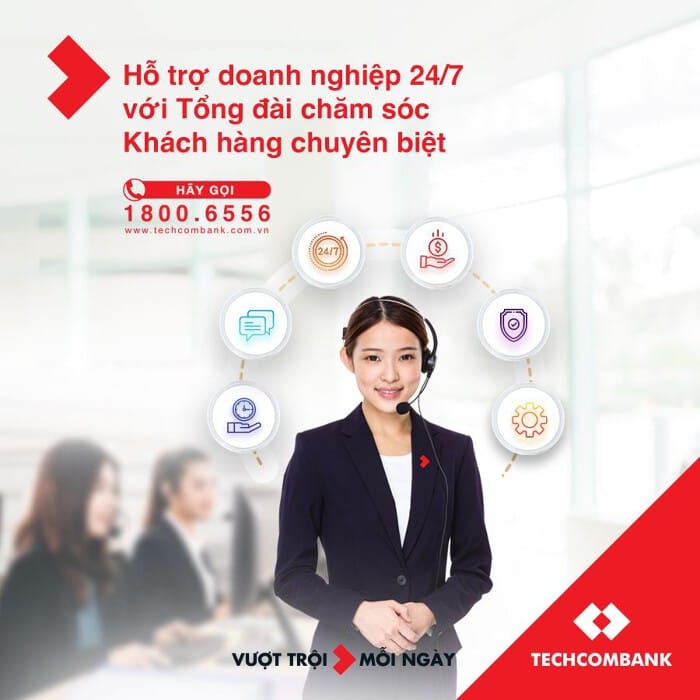 Nhân viên tổng đài túc trực, hỗ trợ khách hàng 24/7