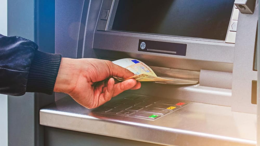 Cách nạp tiền vào thẻ ATM và những điều cần lưu ý