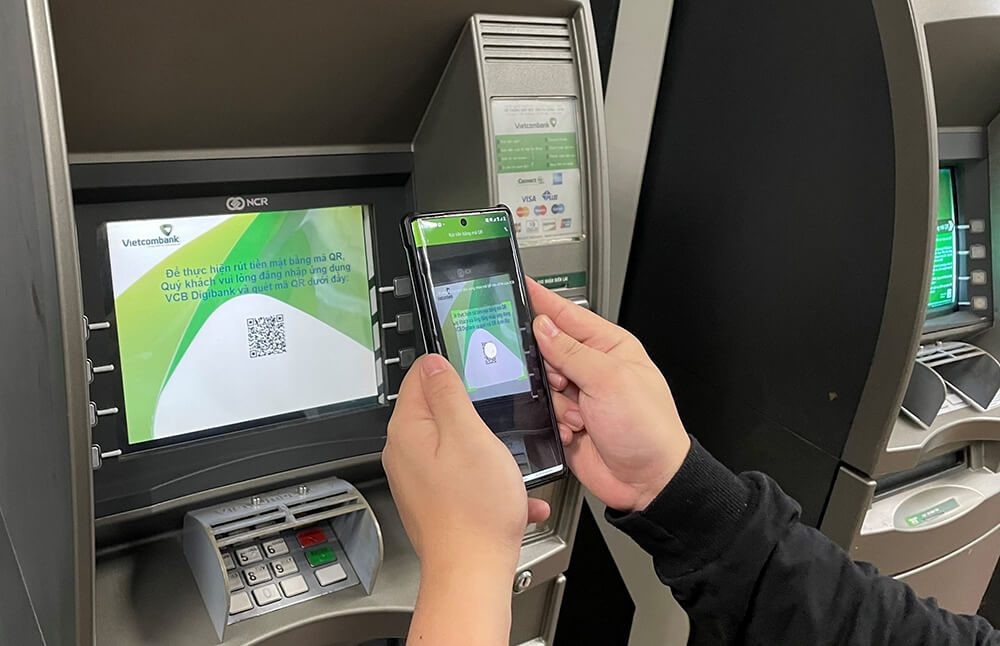 Hướng dẫn cách rút tiền tại cây ATM Vietcombank