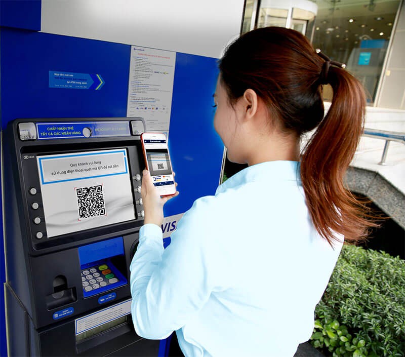 Rút tiền bằng mã QR tại cây ATM Sacombank